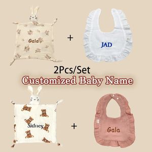 2 stks/set gepersonaliseerde babynaam mousseline voor accessoires geboren dekens en doeken burp doek aangepast Bib Girl Boy cadeau 240422