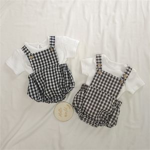 2 pièces/ensemble été bébé vêtements garçons filles blanc t-shirt + Plaid sangle pantalon barboteuses enfant en bas âge mode combinaison vêtements ensemble 220507