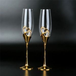 2pcs / set Wedding Crystal Lunes Champagne Gold Metal Stand Flutes Verres à vin Gobblet Party Lovers Valentin Day Cadeaux 200 ml 240416