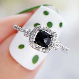 2 stcs Wedding Rings Huitan Creative Black CZ Stone Trouwringen voor vrouwen 2023 Nieuwe voortreffelijke vrouwelijke vingerringfeestje Fancy Gift Statement sieraden