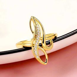 2 stks trouwringen huitan eenvoudige modeontwerp vinger ring dame engagement ceremonie accessoires met glanzende zirkonia gouden kleur sieraden voor vrouwen