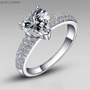 2pcs anneaux de mariage Simple Elegant Crystal Heart Cz Band Ring For Women Eternity Wedding Trend Female Love Rings Classic Bijoux en gros