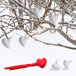 2 piezas de invierno clips de bola de nieve forma de corazón creador de bolas de nieve clip adultos niños nieve arena de arena de nieve pelea de bola de nieve al aire libre juguetes deportivos