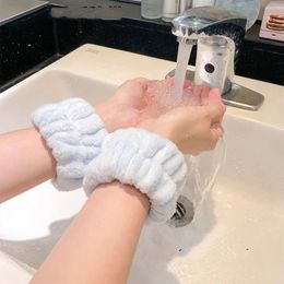 2 -stcs pols wasband microvezel pols washand handdoekband polsbandjes wassen gezicht absorberende polsbandjes pols zweetband voorkomen vloeistof