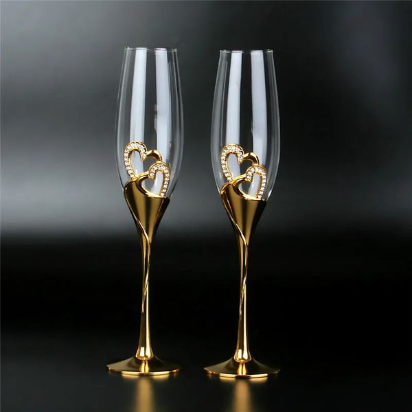 2PcsSet Mariage Cristal Champagne Verres Or Métal Stand Flûtes Verres À Vin Gobelet Parti Amoureux Saint Valentin Cadeaux 200 ml 240312