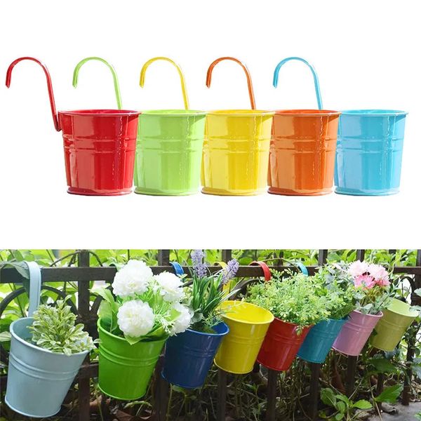 3/10pcs mur suspendu pots de fleurs 10 couleurs Pots de fleurs en métal avec poignée en fer balcon jardinières seau de fleur de fleur décoration jardin 240415