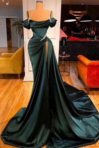 2023 Elegantes vestidos de noche de sirena verde oscuro Impresionante vestido de fiesta de sirena fuera del hombro Volantes con alta división Vestidos largos de fiesta Formal BC11179