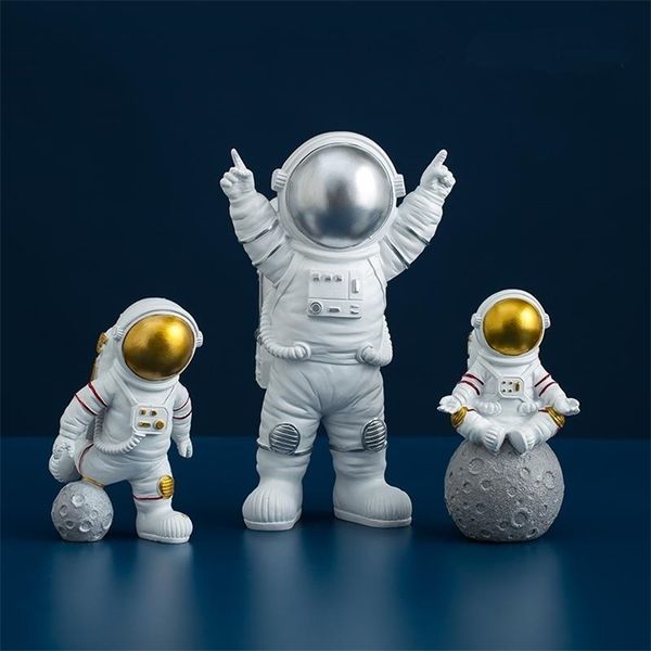 34pcs / set figurines d'action astronaute espace homme Mini Diy mignon modèle Figure Speelgoed Pop décoration de la maison figurine décoration de bureau de voiture 211101