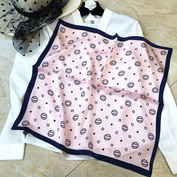 3 Couleur Designer Lettre Floral Foulard En Soie Marque De Mode Écharpe Noir Rose Blanc Rétro Imprimé Floral Haute Qualité Châle Fille Amour Cadeaux Accessoires De Mode 50X50cm