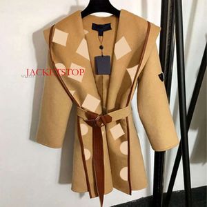 3 couleurs classique femmes manteau mode lettres impression Long manteau filles décontracté coupe-vent 2020 vêtements d'hiver en gros Jacketstop