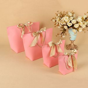 5 kleuren papieren zak boutique kleding verpakking met lint en handvat kartonnen pakket boodschappentassen voor viering geschenkomslag