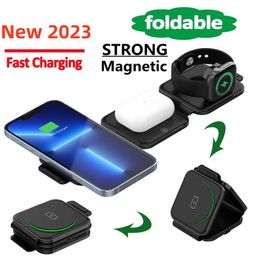 3 In 1 magnetische draadloze lader Standkussen opvouwbaar snellaadstation LED -licht voor iPhone 14 13 Pro Max Apple Watch AirPods 3 Samsung Xiaomi Huawei -smartphones