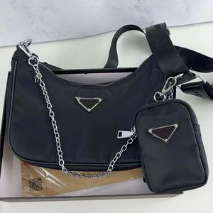 3 Heren Dames Luxe Designer Tas 2005 Handtas van hoge kwaliteit Zwart Hobo Portemonnee Nylon Ketting Stedelijke mode Multifunctioneel Grote capaciteit Messenger Mode Draagtas AAA01