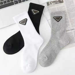 3 paires chaussettes masculines Fashion Femmes hommes classiques coton à tube haute couleur couleur noir blanc gris jogging basket-ball football de sport chaussettes