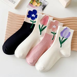 3 paires chaussettes féminines mode décontracté dessin animé fleur bonbon couleurs femelles femelles chaussettes de tube central de style coréen japonais 240408
