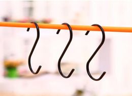 3 PCSLOT Black S Shaped Hooks Hanger Durable Hanger Solder en acier inoxydable Sanging Sling Clasp Home Stroage Racks5408100