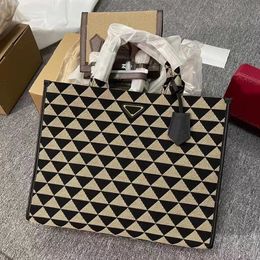 Einkaufstaschen mit Prad-Prägung in 3 Größen, Hobo-Symbole, Dreieck, Damen-Luxus-Designer, Schulter-Clutch, Umhängetasche, Segeltuch, Wochenend-Pochette, Reisetasche, große Einkaufstasche, Geldbörse