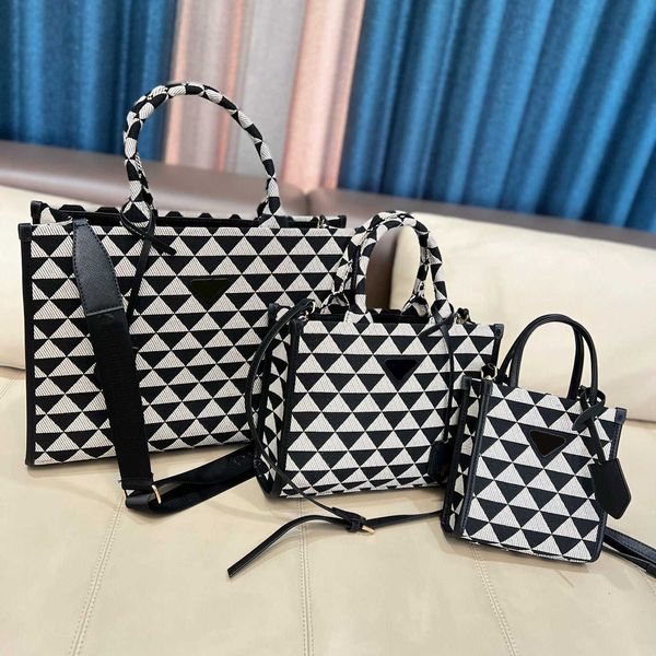 3 tamaños Bolso de diseñador Mujeres bolsos de lujo Bordado triangular bolsas de compras crossbody Commuter Bolso Shopper lady Crossbody bolsas 230301