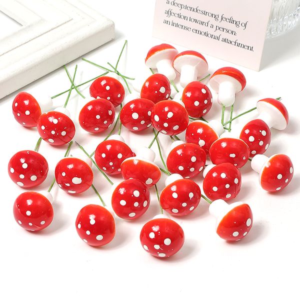 30 / 50pcs / lot Mini Fleurs artificielles de champignons en plastique pour décoration de Noël Ornements de Noël Nouvel An 2023 Cadeaux de gâteau décoration de boîte