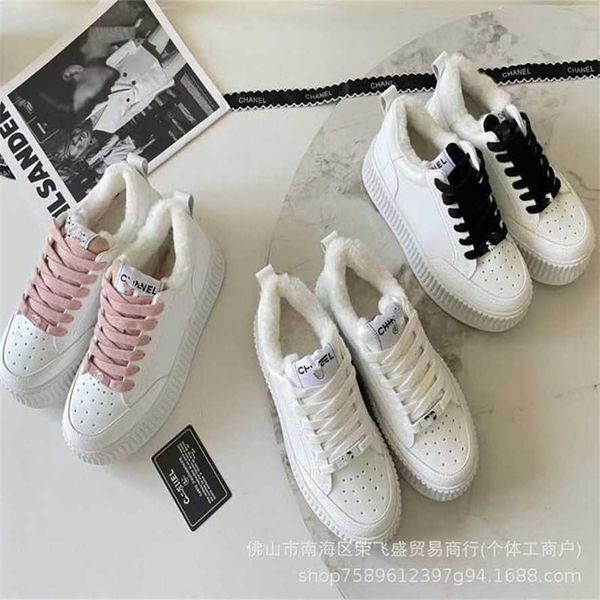 30% de réduction Sports 2024 Haute édition Xiangjia Panda peluche à semelles épaisses décontractée à la mode et polyvalente gâteau éponge à lacets planche à biscuits chaussures simples