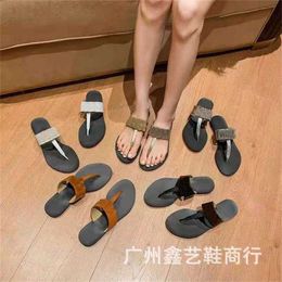 30% OFF Sports shoes 2024 G family character women in summer new style for external wear T-shaped clip toe with flat bottom and round head metal buckle slippers