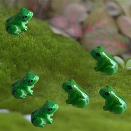 30 PCS Résine Mini Green Frogs Figurines miniatures Animaux Modèles Garden Moss Paysage DIY Craft Ornement Accessoires 240427