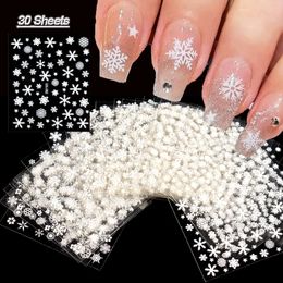 30 Sheets Christmas Nail Art Stickers Zelflijm 3D Witte sneeuwvlokstickers Kerstmisbiedigen MANICURE SLIDERS 240425