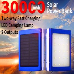 Banco de energía Solar de 30000mAh, batería externa de viaje al aire libre de alta capacidad de carga rápida bidireccional con lámpara LED para Xiaomi IPhone