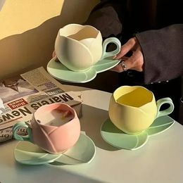 Café de cerámica de 300 ml de cerámica tulipan tulipan taza de té creativa de leche y plato con platillo con estampado de flores Taza de té de la tarde 240417