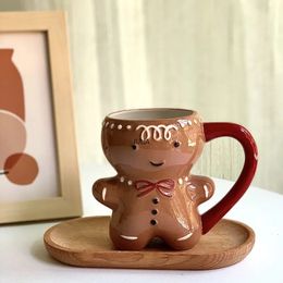 300 ml Gingerbread Man Mug Cartoon Migne Kawaii Christmas Mug 3D Gingerbread Man Ceramic tasse lait Café à eau Cup de tasse de tasse d'eau 231221