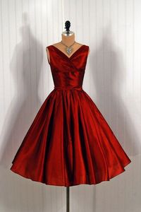 Lindo Evening Vintage Dresses V Neck Spaghetti Correias A Linha Real Red Prom Dresses Tea Length Tafftea Luxo Prom vestido sem mangas
