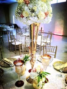 テーブルの結婚式のためのウェディングデコレーションの高いそしてより大きなアクリルの花のスタンド11