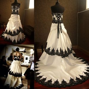 Casamento Steampunk venda por atacado-Deslumbrante gótico preto e branco vestidos de casamento lace apliques de cascata trem tafetá steampunk steampunk bruxas vestidos de noiva