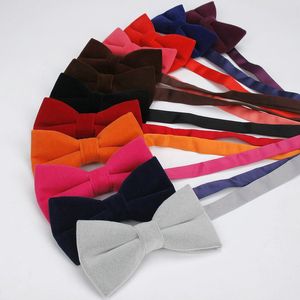 Velvet Bowtie Pleuche Bowknot 17 Colori Solid Bowtie 12 * 6.5cm Party Anniversary Gift San Valentino Festa del papà