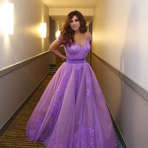Vintage libanese Najwa Karam Celebrity Prom Dress Arabia Saudita Dubai Ball Gown Lilla Sheer Neck Pizzo Libano Abiti da sera lunghi