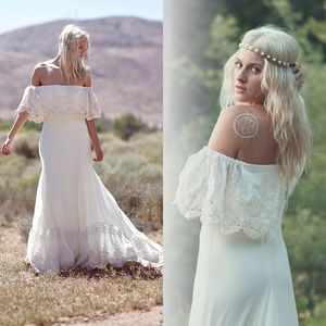 Neue böhmische Brautkleider, lässige Boho-Brautkleider, A-Linie, schulterfrei, Spitze, Bräute tragen Hofschleppe, Porträt