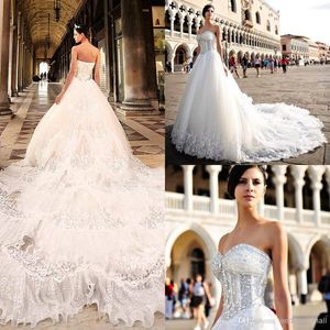 Abiti da sposa di lusso in cristallo A Line Sweetheart Lace Up Back Court Train Abiti da sposa lunghi Abiti da sposa con applicazioni di pizzo