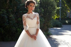 2021 Modest A Line Wedding Dresses With Half ärmar Spets Bateau Neck Beading Sash Sweep Train Plus Size Beach Garden Bridal Gown260f