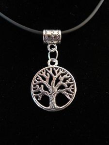 Gratis tibetansk silverlegeringsträd av liv Circle Earth Symbol Pendant Halsbandsledning