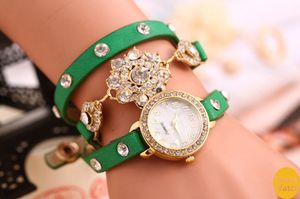 Frete grátis hot saleNew Chegadas mulheres relógios de pulseira de couro do vintage, definir trado cadeia rebite pulseira mulheres vestido relógios, ristwatches