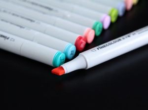Den andra generationen finfärgade märkpennor FINECOLOUR penna Sketch Handmålade konstmålningspennor 160 färger för utvalda gratis presentpennor