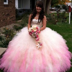 2015 Różowe Quinceanera Suknie Masquerade Suknie Balowe Sweetheart Z Ruffles Organza Crystal Beading Lace Up Sweet 16 Dresses QS54