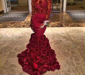 2017 Burgundy Black Girl Aftonklänning med Rose Floral Ruffles Sheer Mermaid Prom Gown med Applique Långärmade Aftonklänningar med BRA