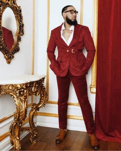 赤いベルベットの結婚式のタキシードの高品質メンズ新郎スーツピークラペルスリムフィットプロムパーティーブレザージャケット（ジャケット+パンツ）