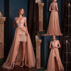 2019 Nya ankomst Prom -klänningar Sexig Deep V Neck spets eleganta hemfest klänningar täckta kort ärm svep tåg formell aftonklänning