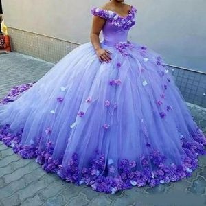 Fioletowe sukienki Quinceanera z ręcznie robionymi kwiatami z ramion ślubnej sukienki długi pociąg do tyłu formalny suknia balowa p227l