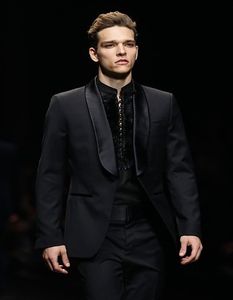 Marka Yeni Siyah Erkekler Düğün Smokin Şal Yaka Damat Smokin Mükemmel Erkekler Blazer Suit Balo / Akşam Yemeği Ceket (Ceket + Pantolon + Kravat) 2617