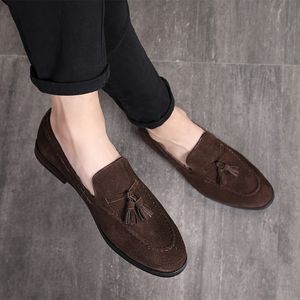 Storlek 37-48 Tassels Äkta Läder Casual Skor Luxury Black Suede Men Loafers Moccasins Tofflor Formell Bröllopsklänning Skor