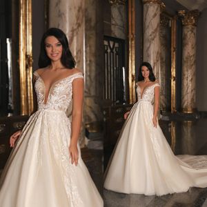2020 Floral Bridal Dresses V-neck Sleeveless Lace Appliqued Wedding Dress Ruffle Court Train Custom Made Robes De Mariée