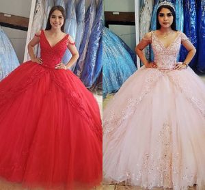 Ombro Puffy Beading Fria 2020 Quinceanera Dresses Lace cristal Beads V-pescoço Ruffle Layers doce princesa 16 vestido de baile Prom Pageant